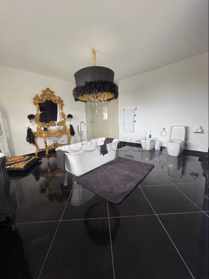 Magnifica villa in vendita a Manar. 10 camere confortevoli. Ben arredato