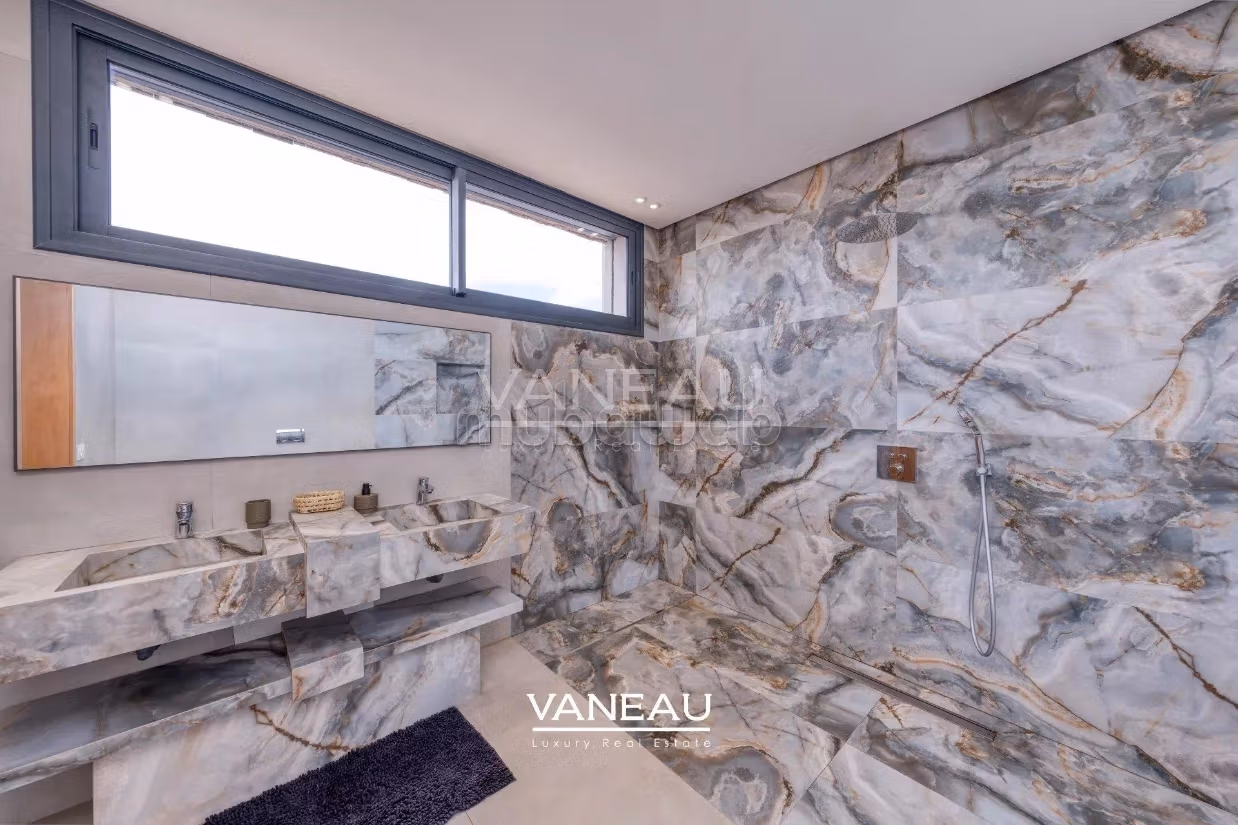 Villa 4 suite nuova