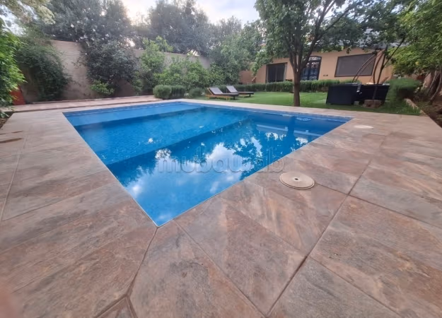 Villa lussuosa in vendita a Ghmate. 2 belle camere da letto. Piscina e aria condizionata