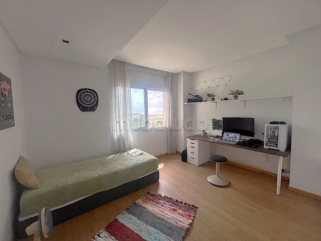 Magnifica villa isolata /1400 m2/ città verde / 5 camere