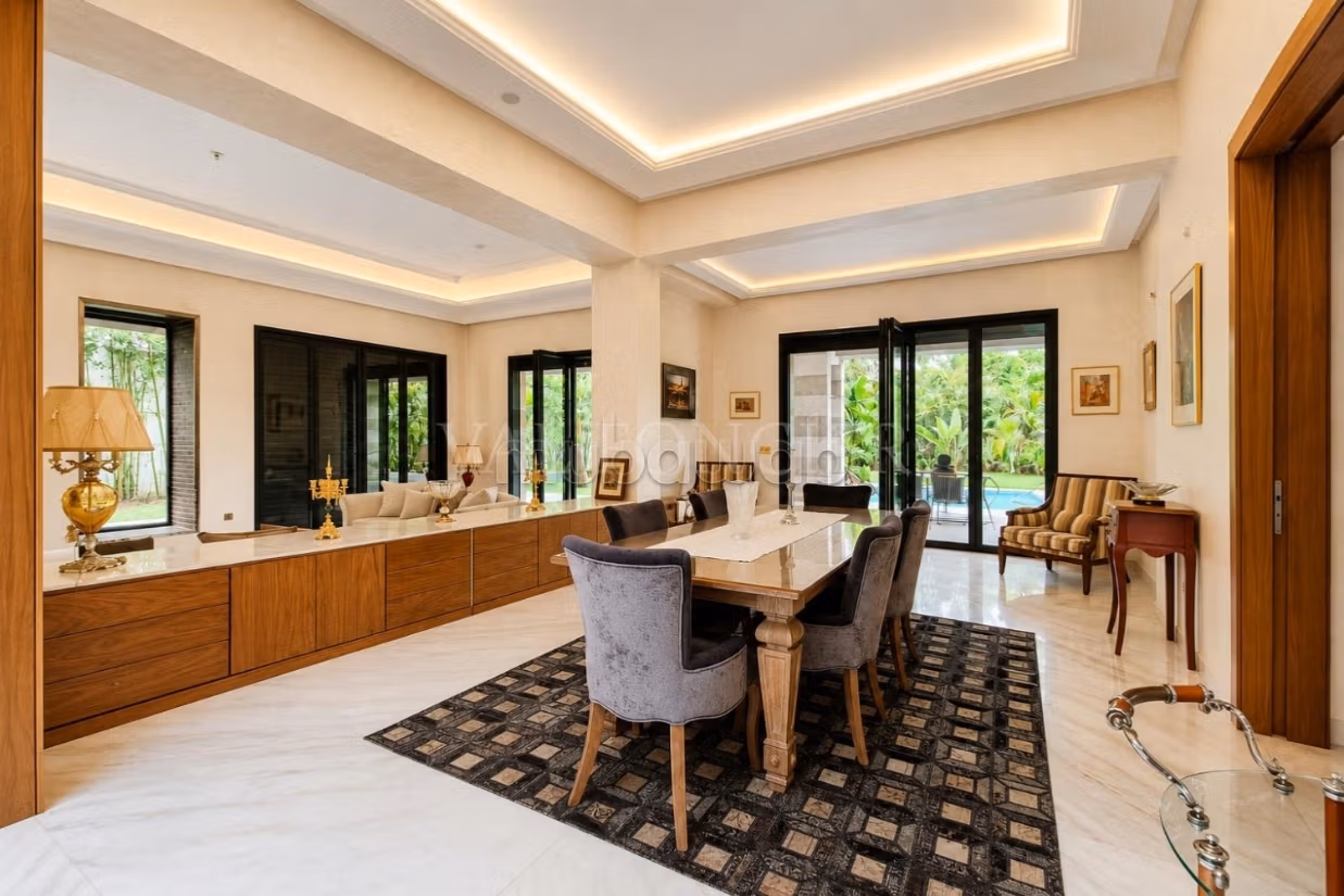 Villa de Prestige a la Venta en Rabat – 860 m² construidos sobre 1,854 m² de terreno con Piscina y Jardín