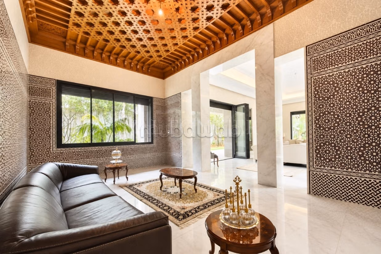 Villa de Prestige a la Venta en Rabat – 860 m² construidos sobre 1,854 m² de terreno con Piscina y Jardín