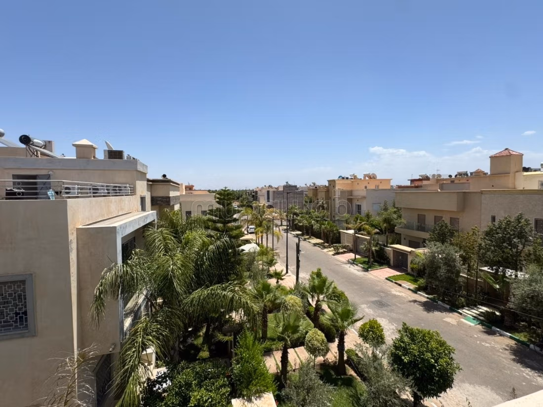 Magnifica Villa con Piscina in Vendita a Targa