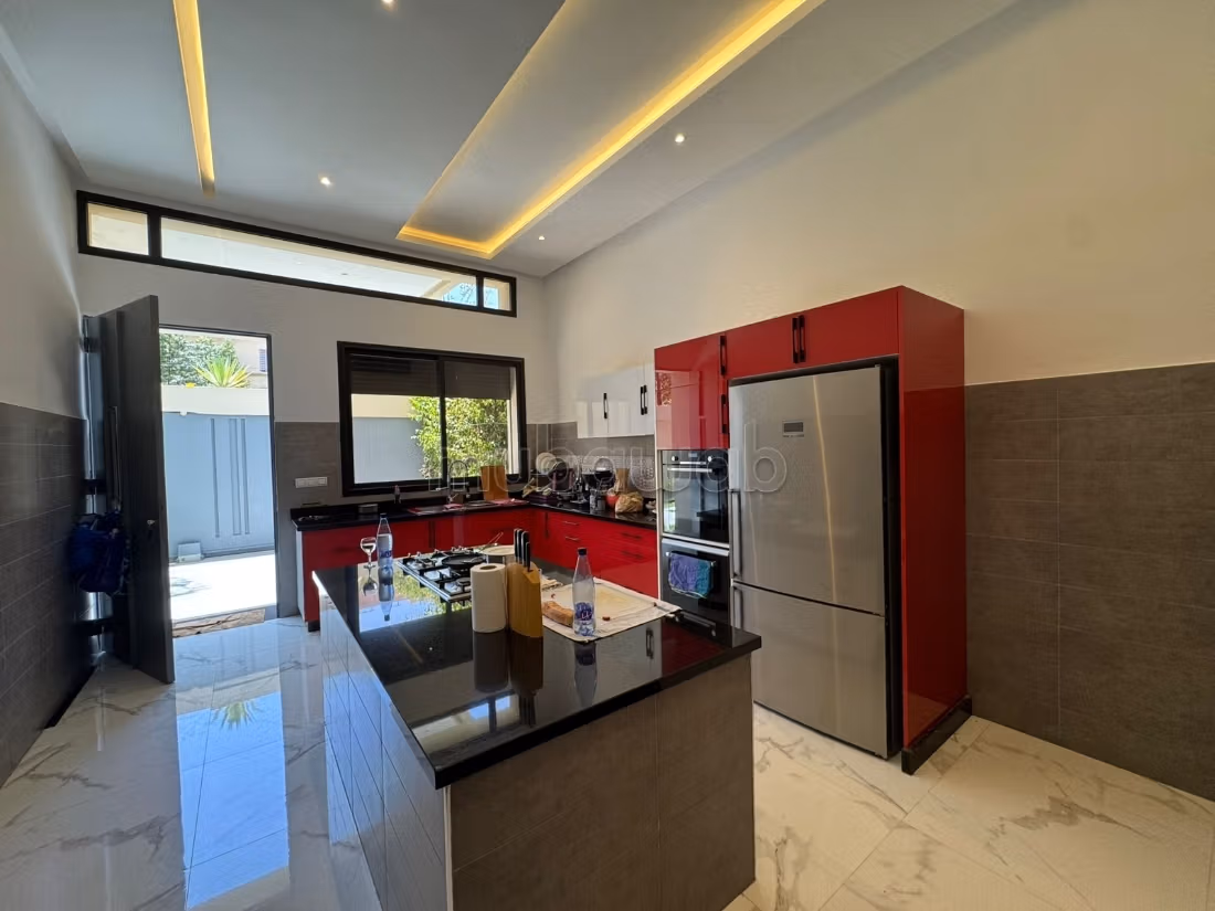 Magnifica Villa con Piscina in Vendita a Targa