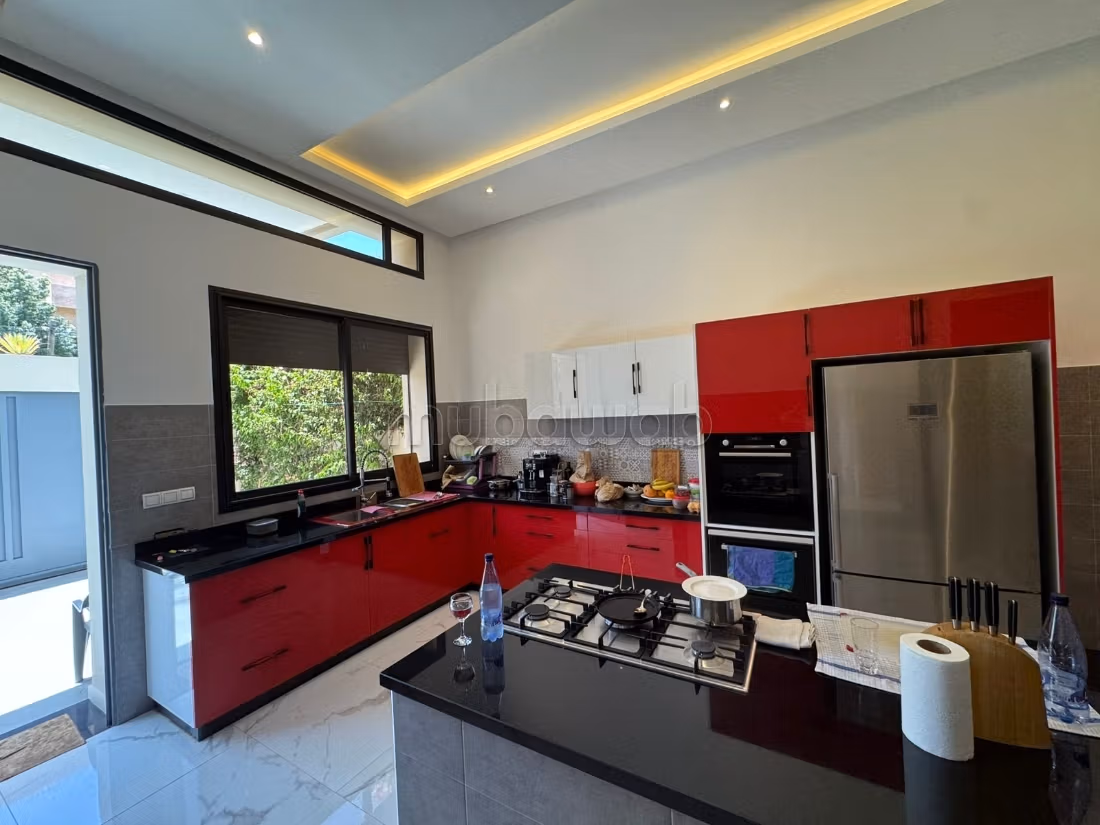 Magnifica Villa con Piscina in Vendita a Targa