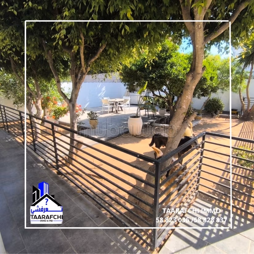 Villa avec jardin et garage à Hammamet: A Vendre