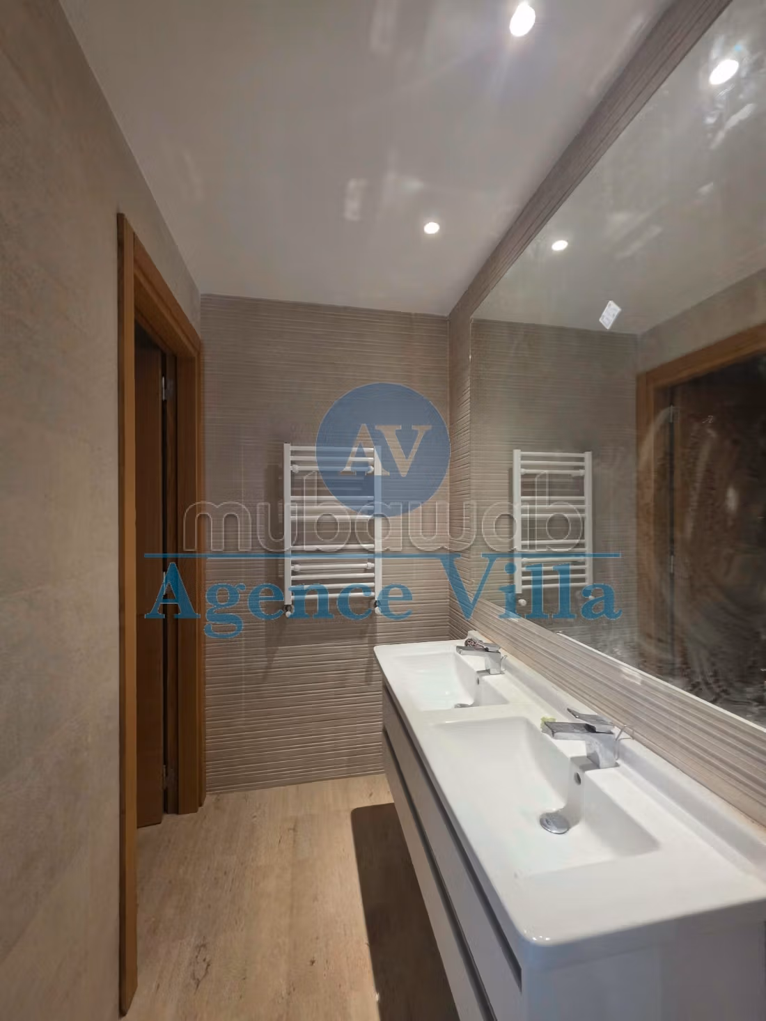 Penthouse neuf d'exception au lac 2 avec piscine