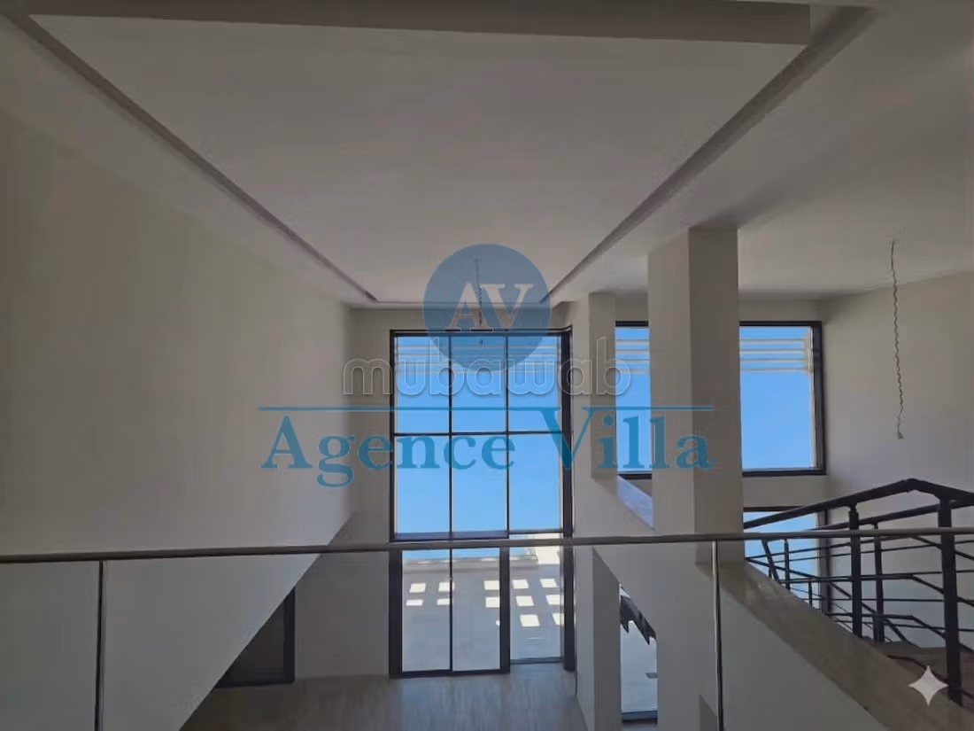 Penthouse neuf d'exception au lac 2 avec piscine