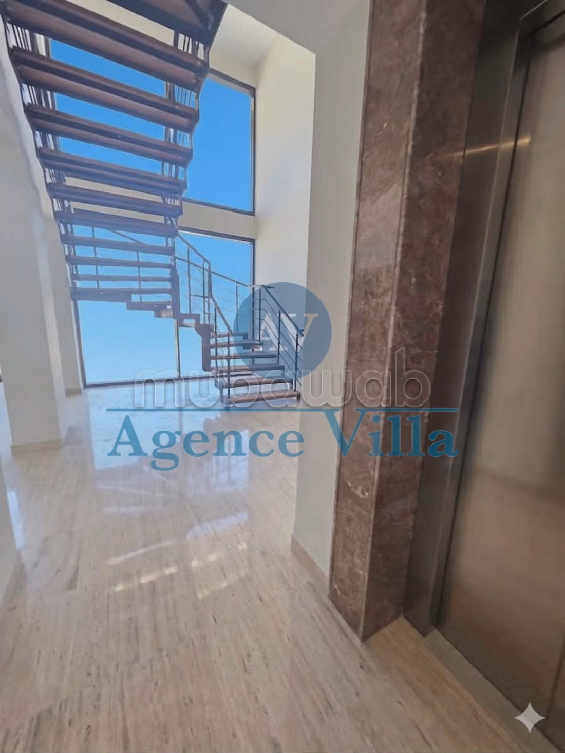 Penthouse neuf d'exception au lac 2 avec piscine