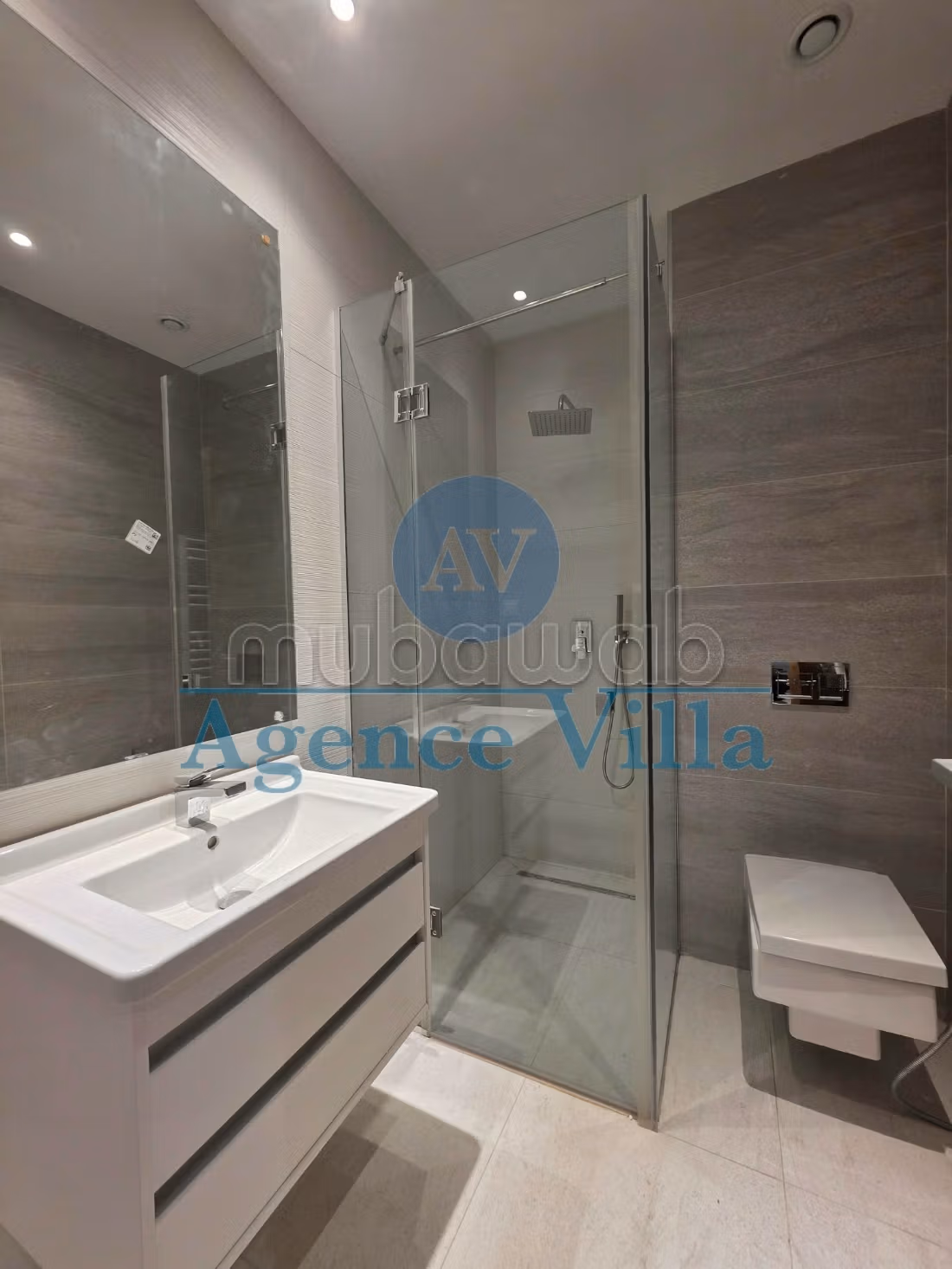 Penthouse neuf d'exception au lac 2 avec piscine