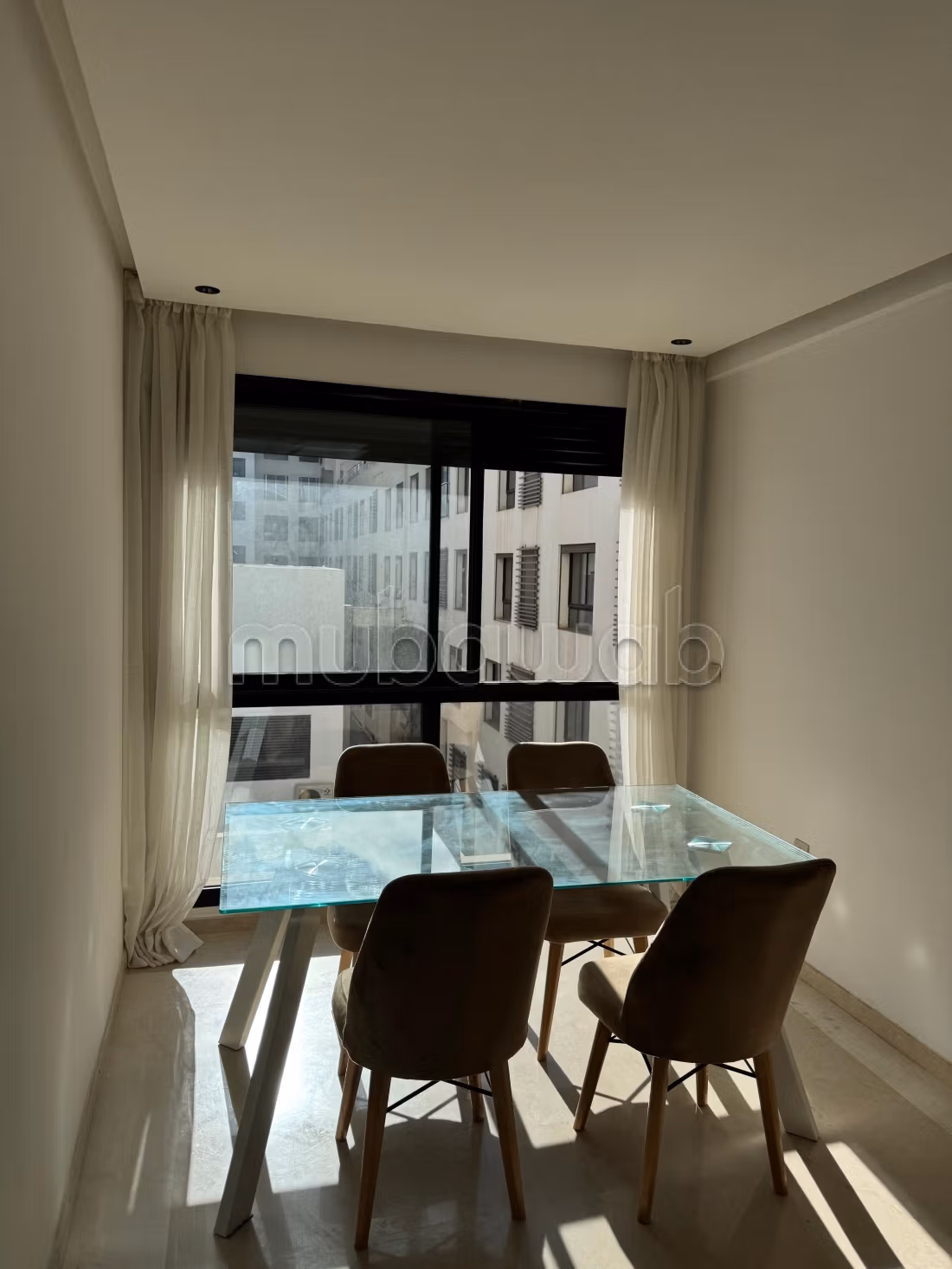 Appartement à vendre à Les princesses.
1 chambre.
Double vitrage et porte blindée — 3