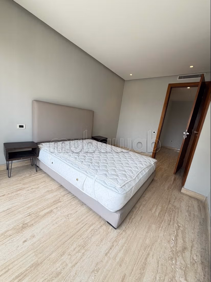 Superbe appartement à louer à Anfa. 3 belles chambres. Meublé — 5