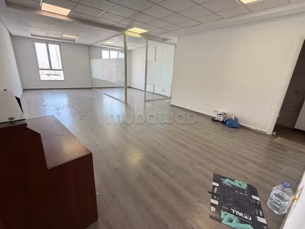 Bureau en location à Anfa. Superficie 61 m². Ascenseur et stationnement