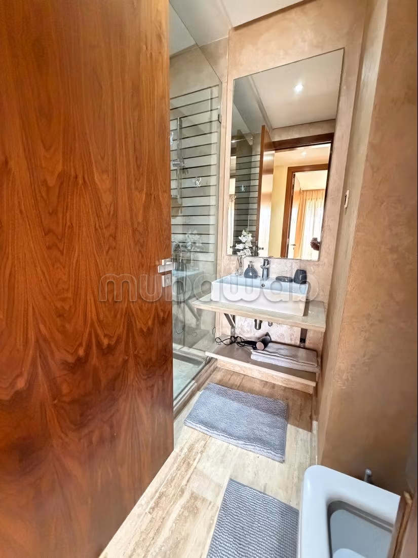 Bel appartement en location à Anfa. 2 belles chambres. Meublé — 4