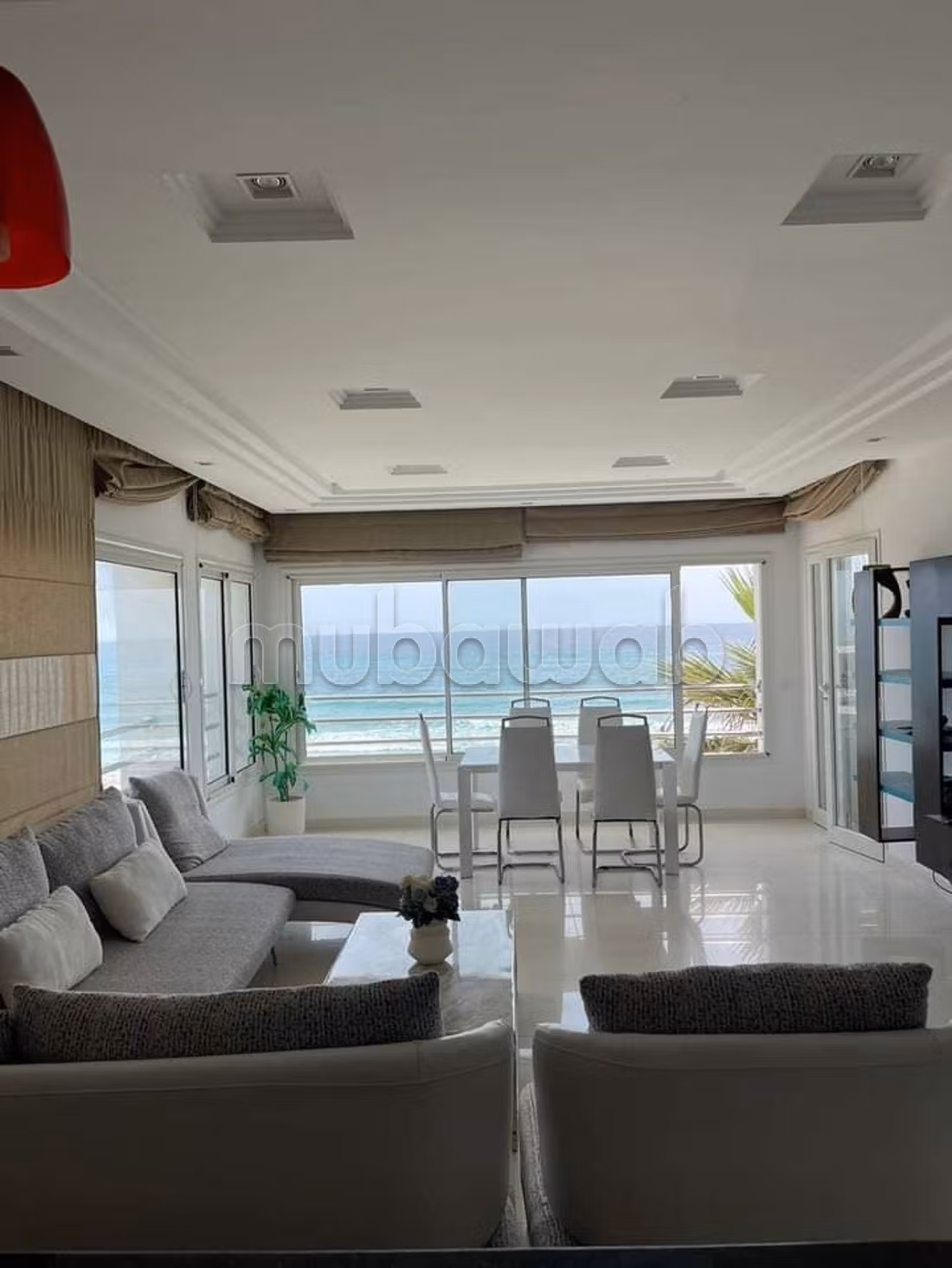 Luxurious apartment by the water