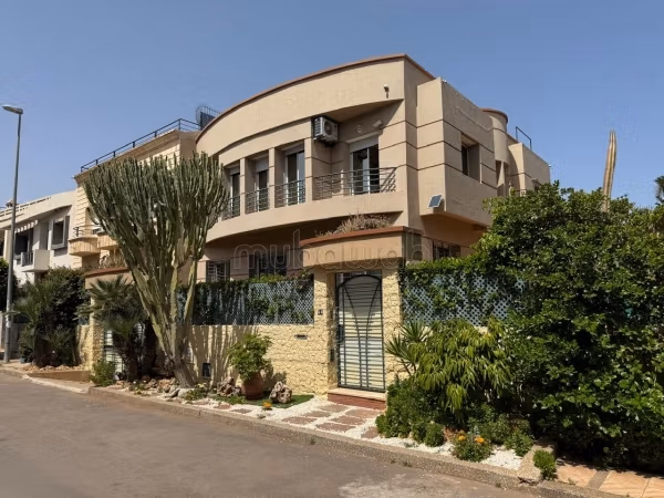 A vendre Villa de 375m² de terrain 
Laymoune Casa
