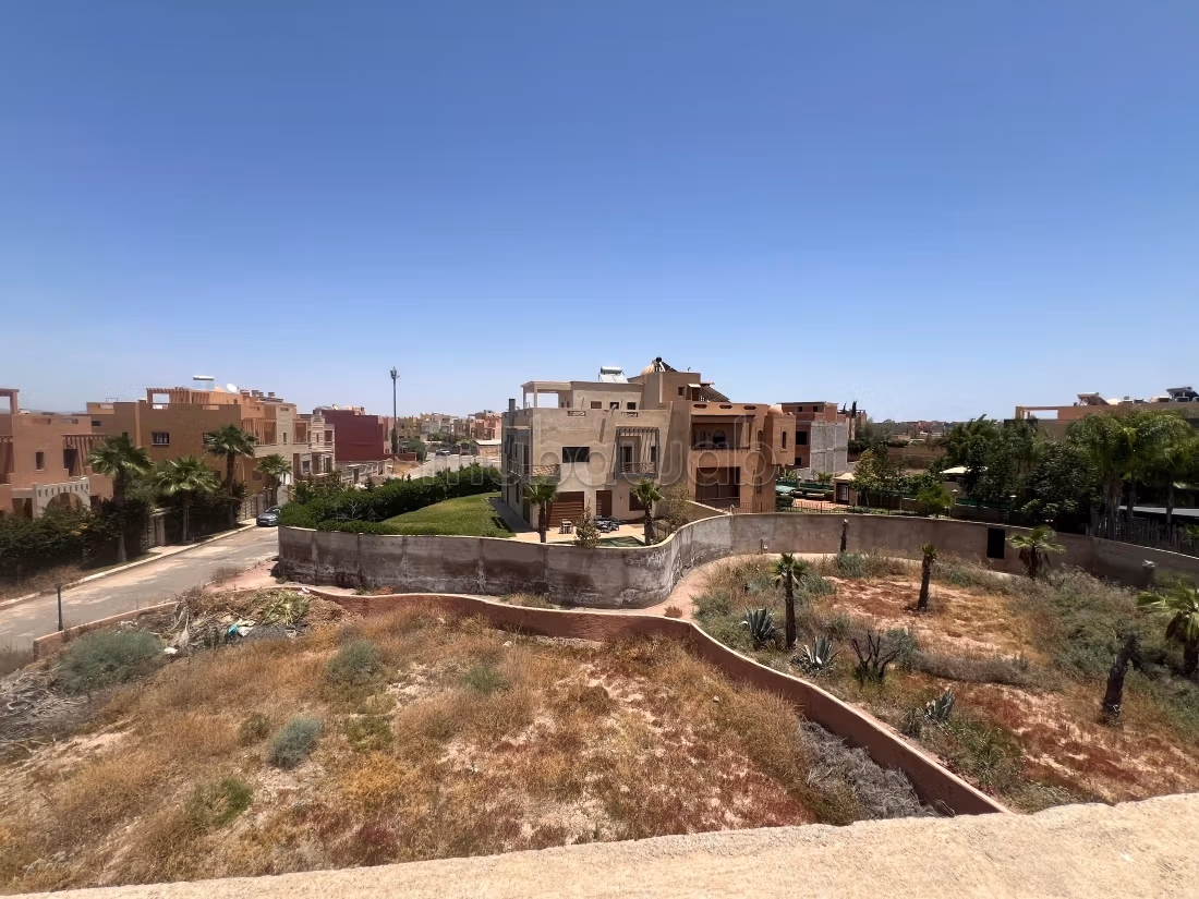 Halfafgebouwde villa van 450 m² in een omheinde residentie - Casablancaweg - Marrakech