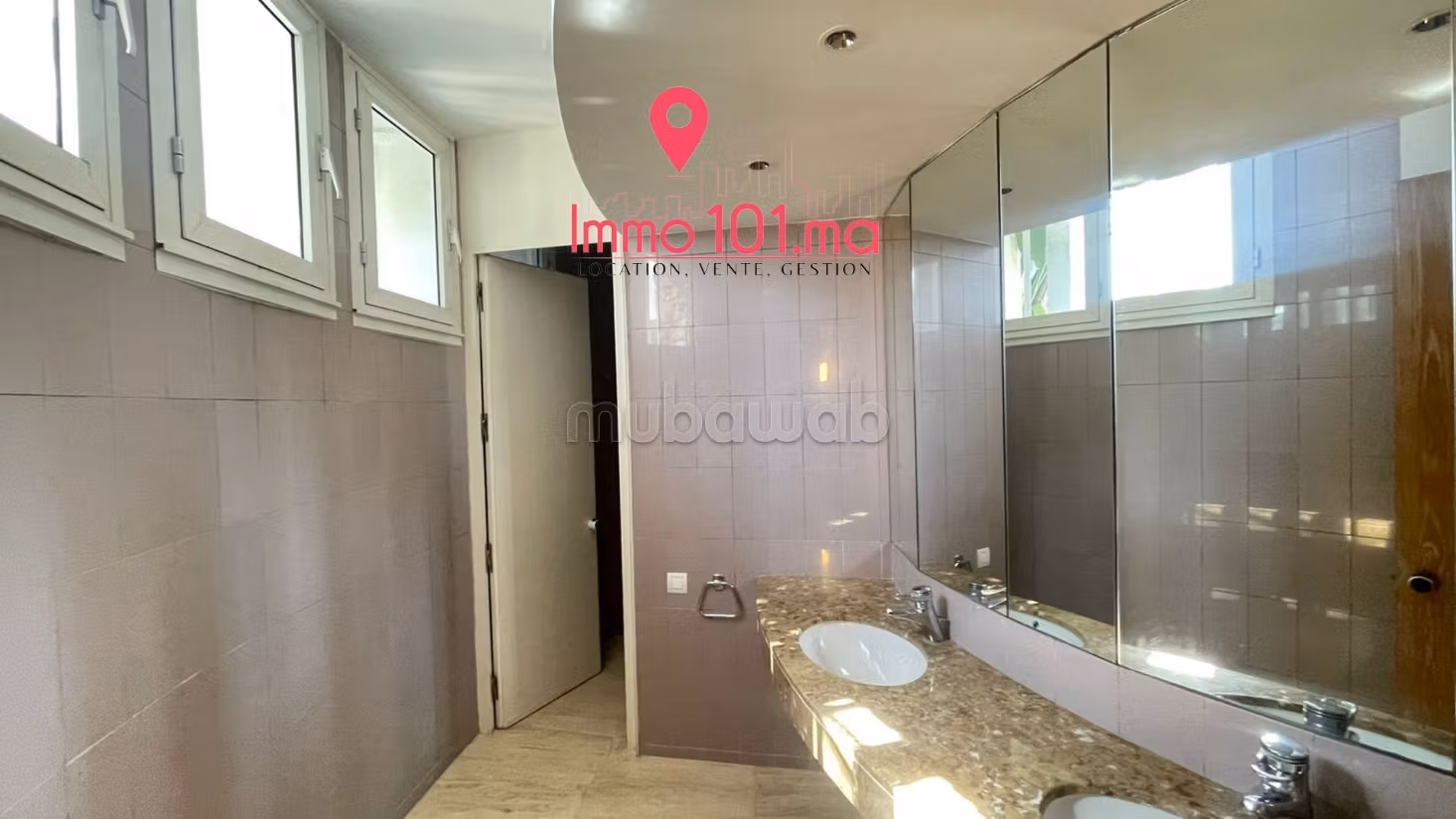 Location villa for professional use in Souissi