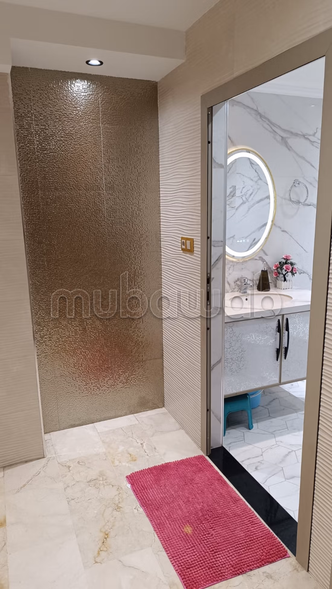 Location d'une villa exceptionnelle dans le quartier Al-Hassani. Superficie totale de 372 m². Meublé