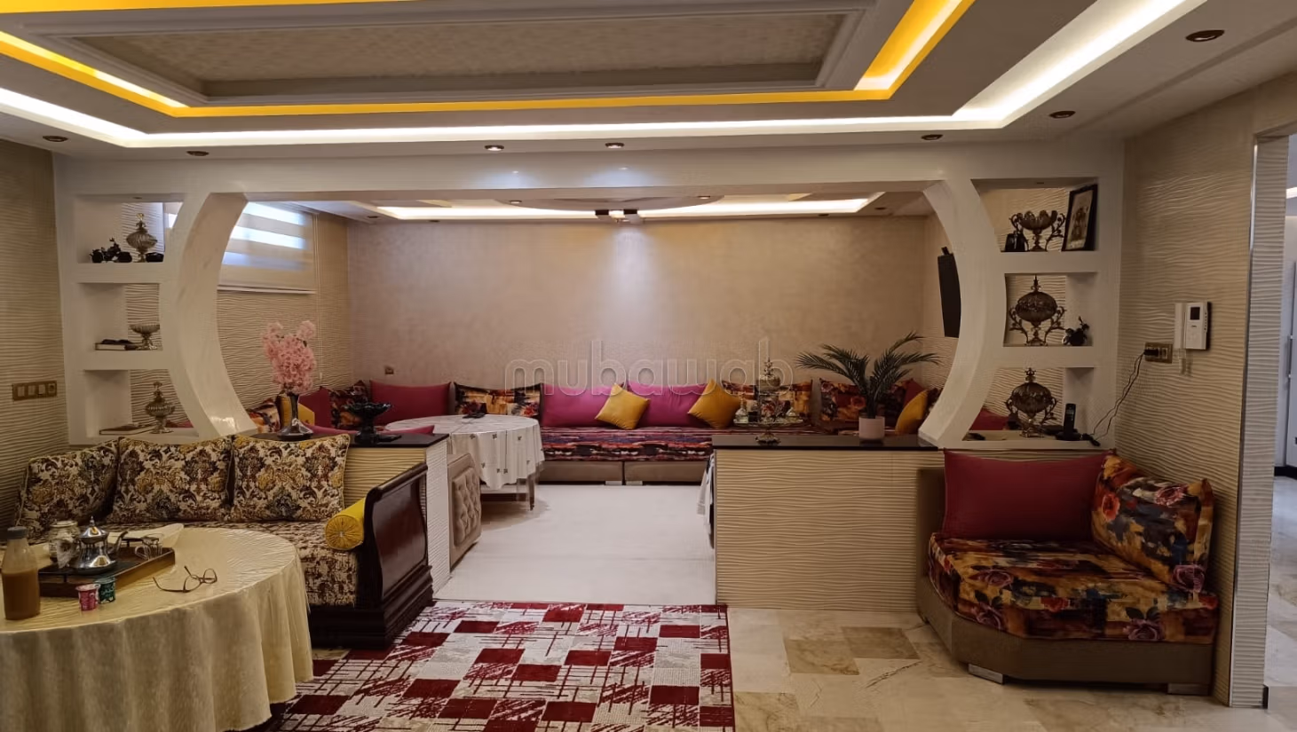 Location d'une villa exceptionnelle dans le quartier Al-Hassani. Superficie totale de 372 m². Meublé