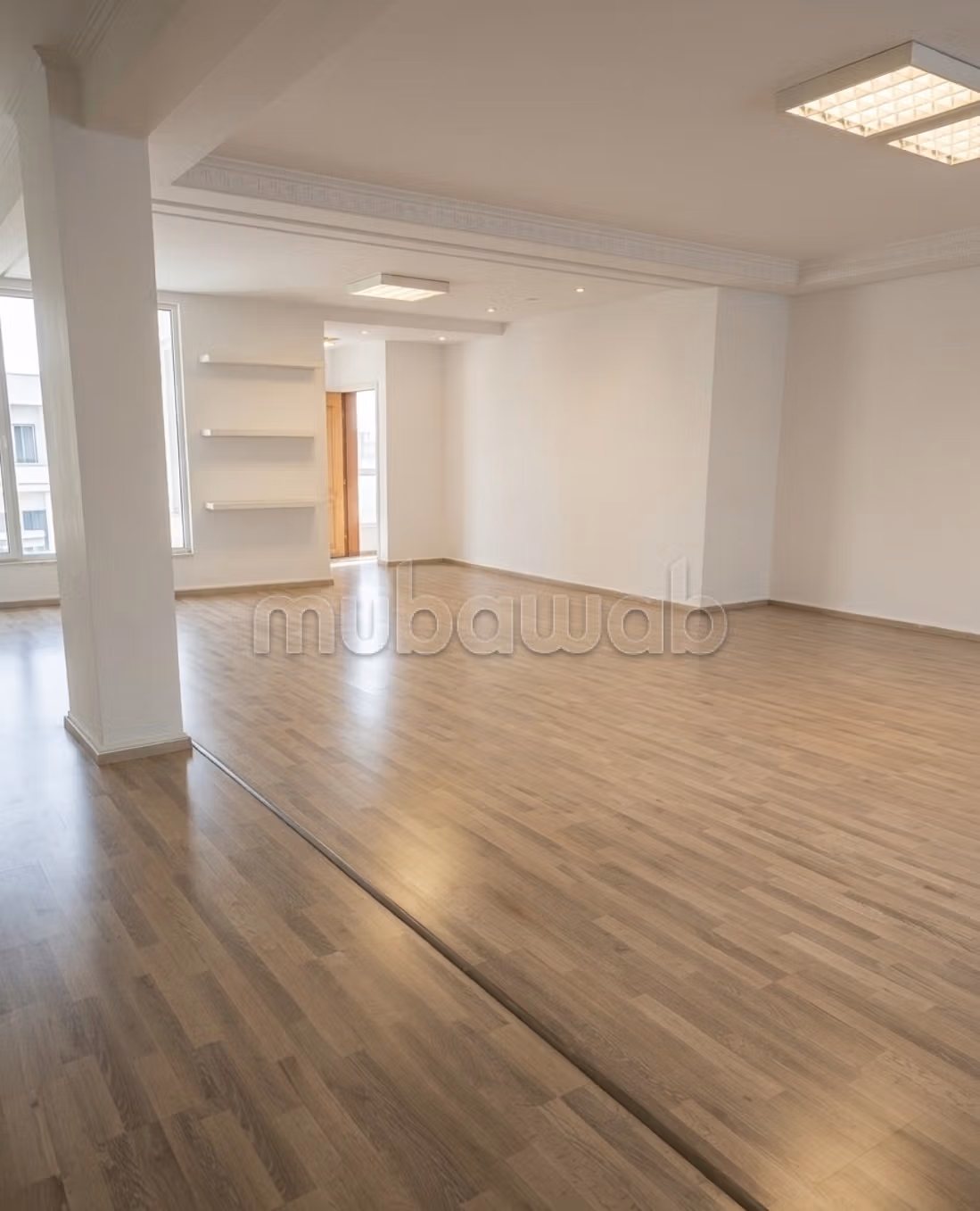 Appartement en location à Bourgogne Ouest. Surface totale 143 m². Grand balcon — 5