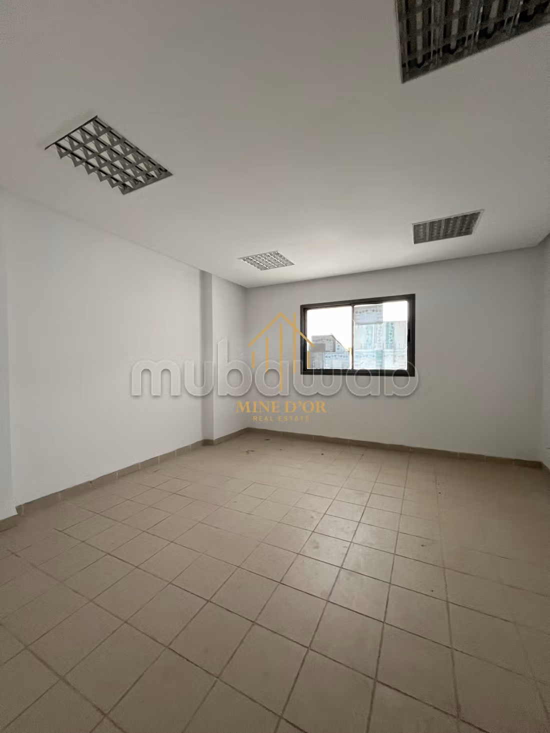 In affitto o in vendita Edificio per uffici a Montplaisir
