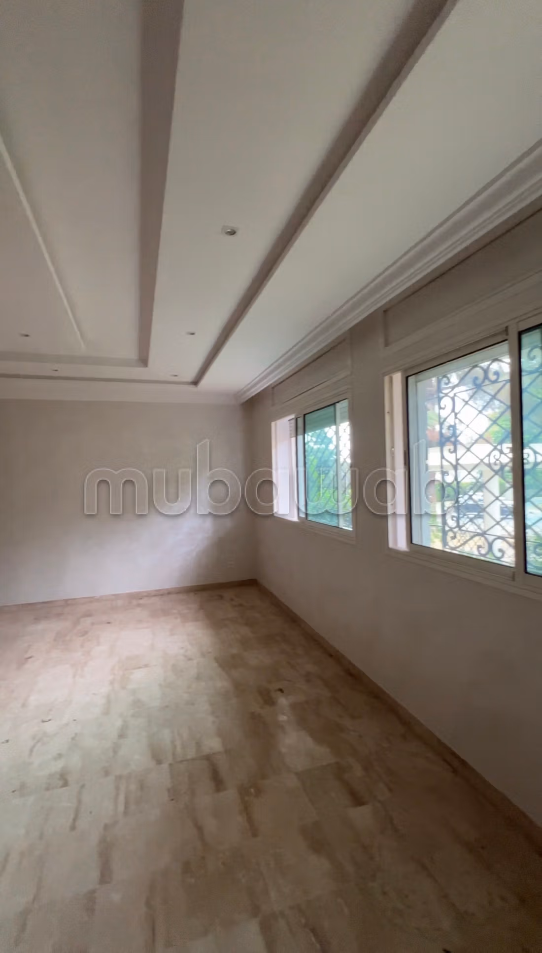 Appartement en location à Riyad. Superficie 120 m². Ascenseur et stationnement