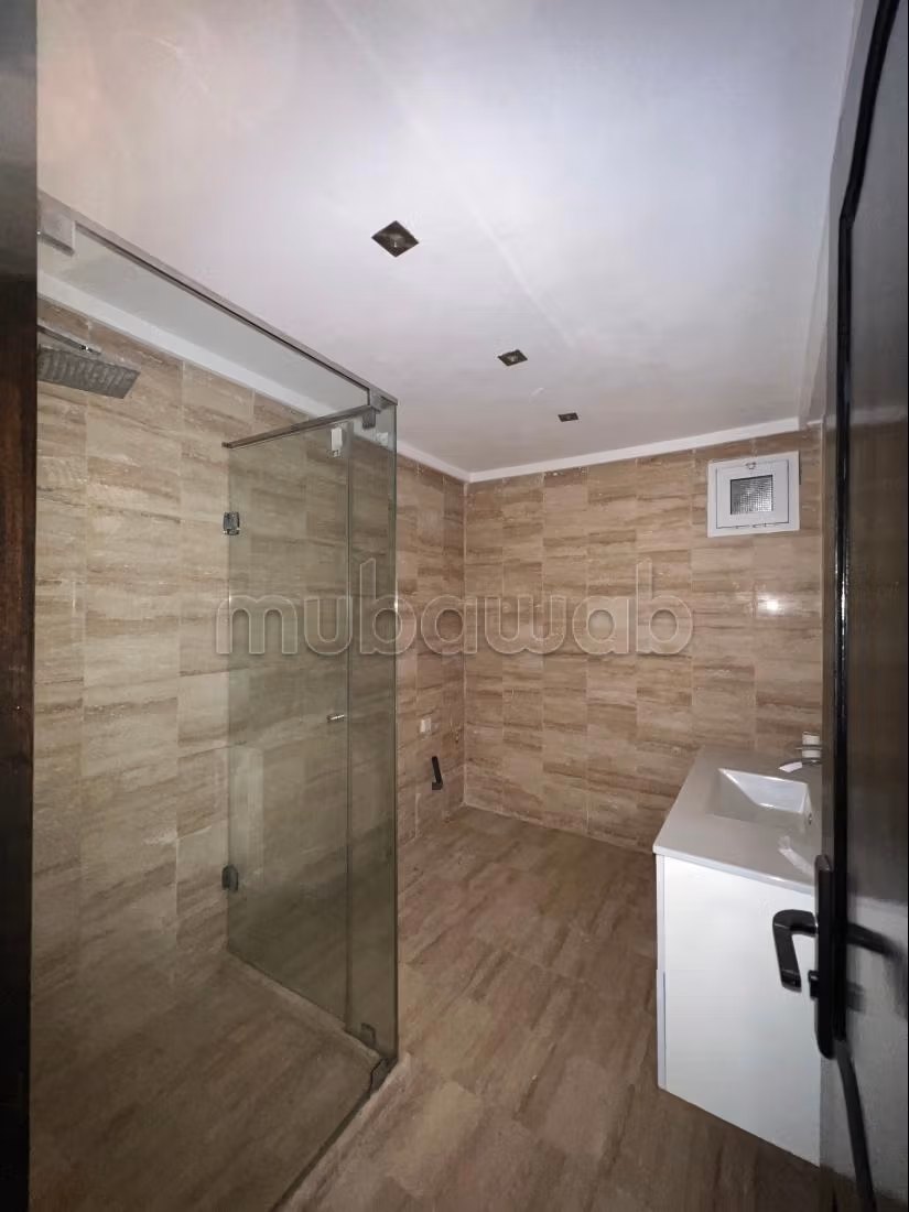Appartement en location à Riyad. Superficie 120 m². Ascenseur et stationnement — 3