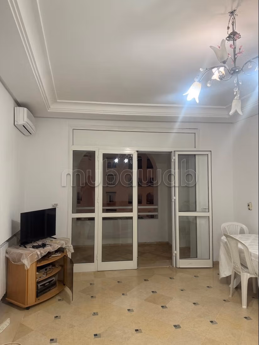 Bel appartement en location. Surface totale 700 m²
