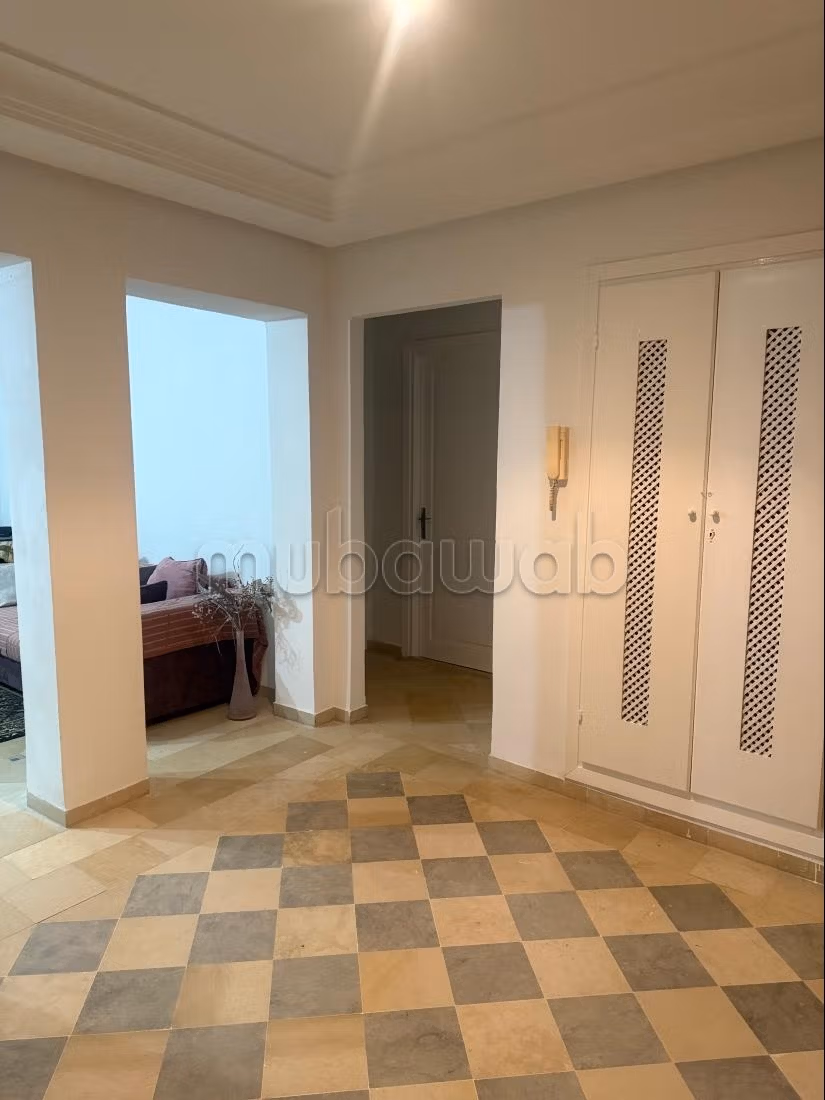 Bel appartement en location. Surface totale 700 m²