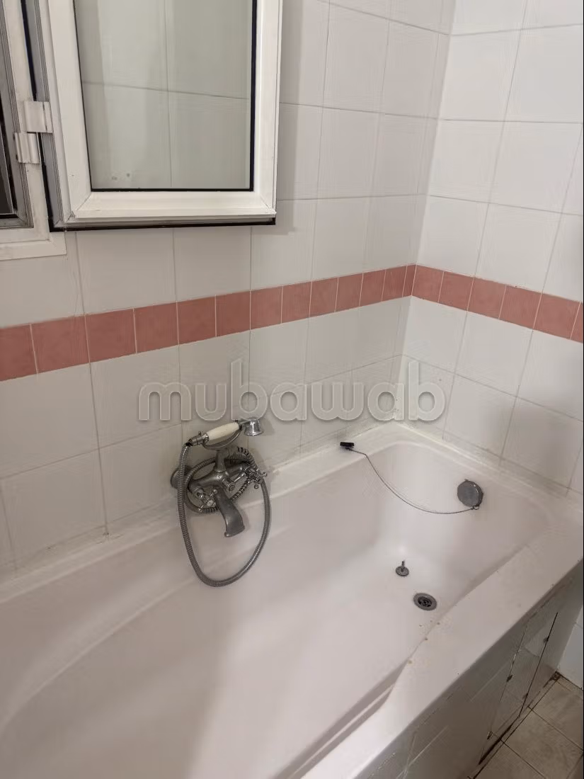 Bel appartement en location. Surface totale 700 m²