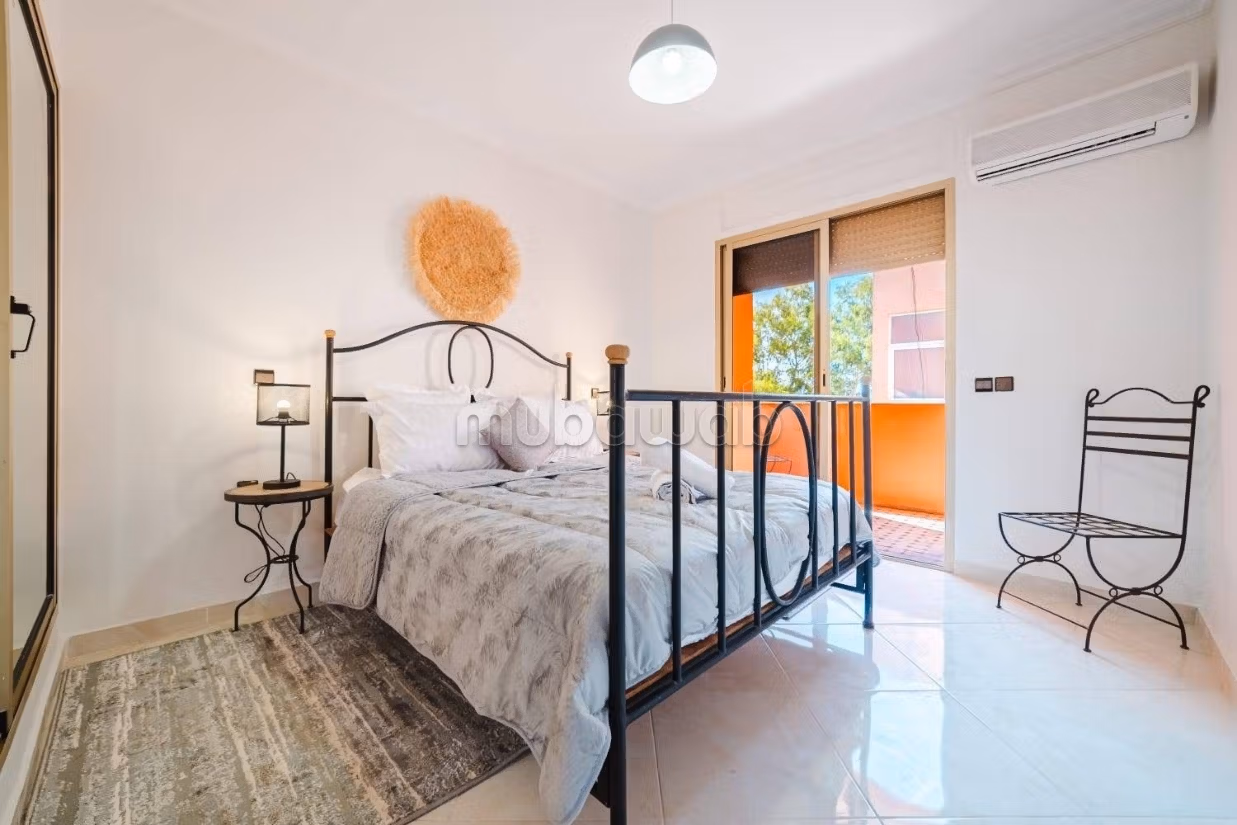 Très bel appartement en location à victor Hugo 
2 chambres agréables.
Bien meublé — 6