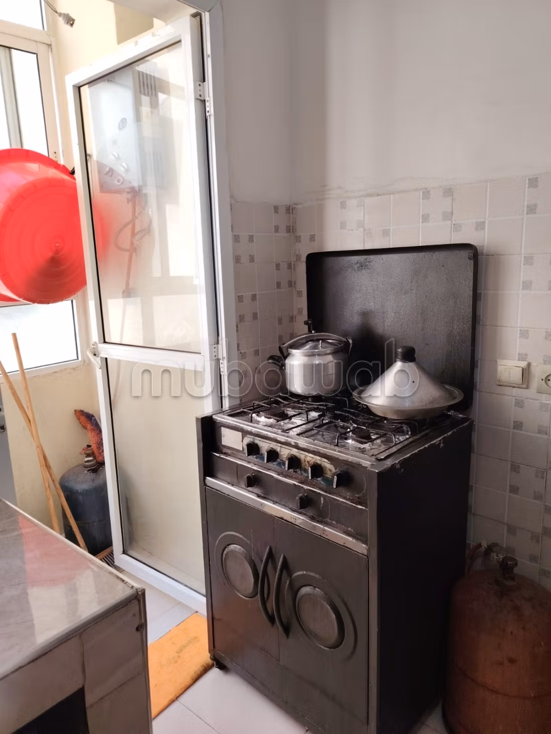 Location d'un appartement à Zone Industrielle Mghogha. 1 Pièce. Salon typique marocain, résidence sécurisée