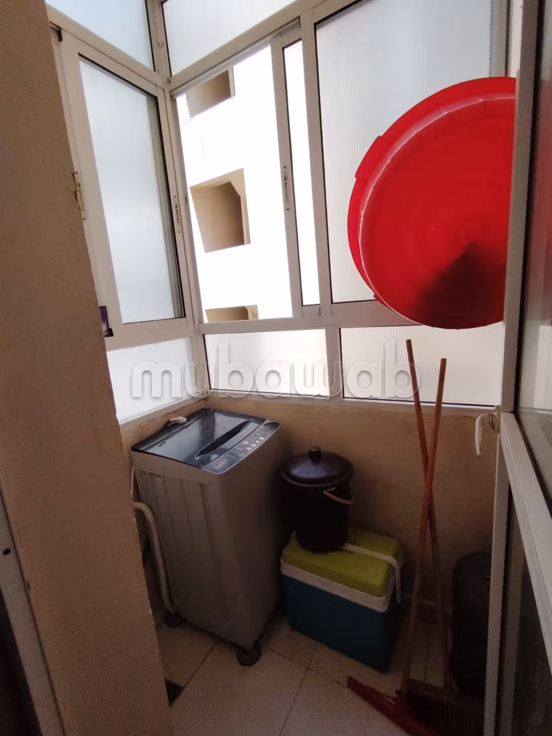 Location d'un appartement à Zone Industrielle Mghogha. 1 Pièce. Salon typique marocain, résidence sécurisée