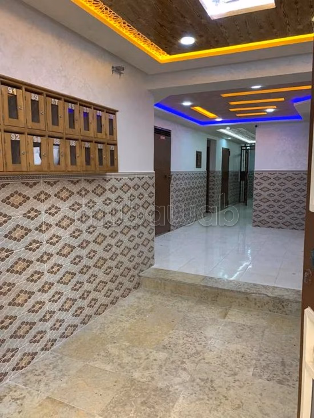 Location d'un appartement à Zone Industrielle Mghogha. 1 Pièce. Salon typique marocain, résidence sécurisée