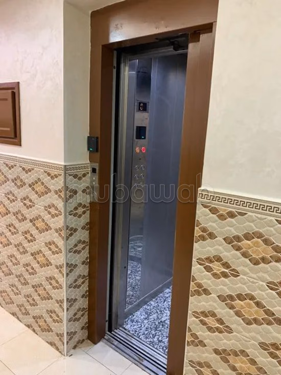Location d'un appartement à Zone Industrielle Mghogha. 1 Pièce. Salon typique marocain, résidence sécurisée