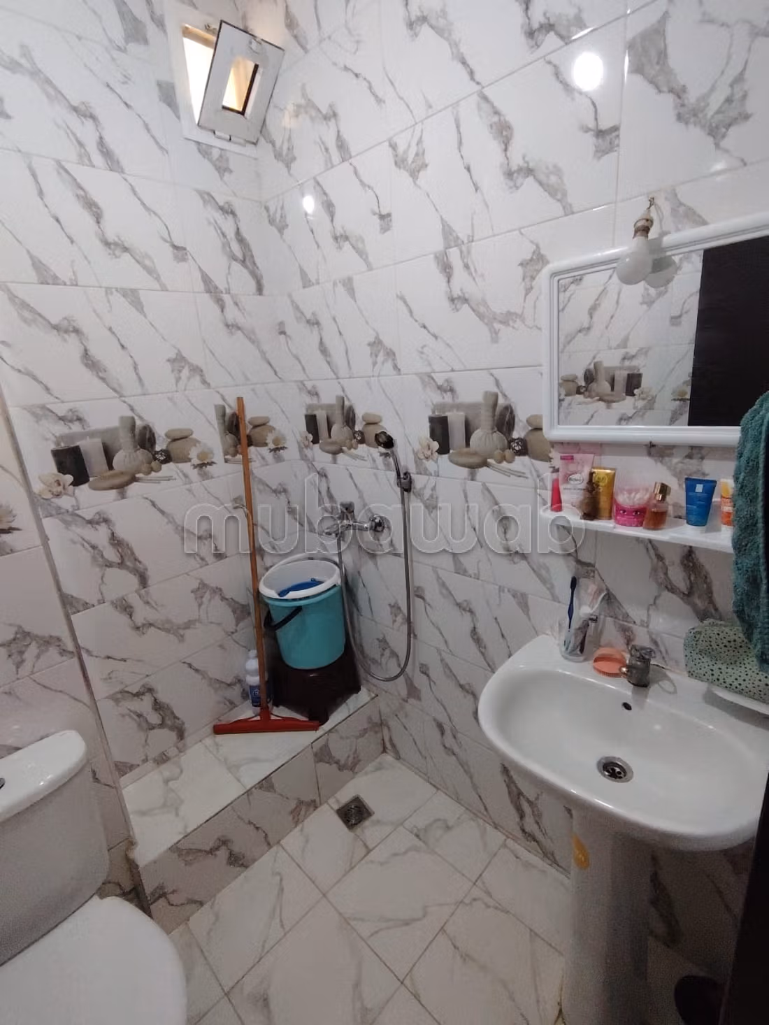 Location d'un appartement à Zone Industrielle Mghogha. 1 Pièce. Salon typique marocain, résidence sécurisée