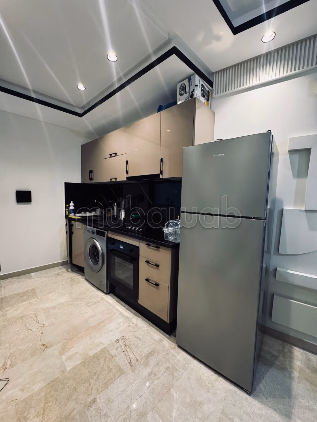 Nuovo studio arredato di lusso con terrazza e wifi