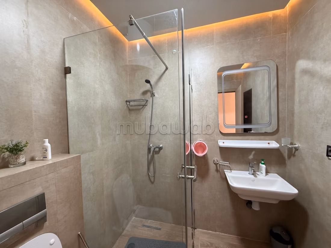Très bel appartement a vendre à Route Casablanca. 
3 pièces. 
Bien meublé