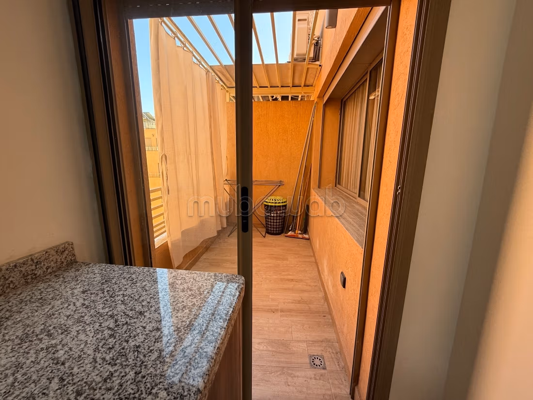 Très bel appartement a vendre à Route Casablanca. 
3 pièces. 
Bien meublé