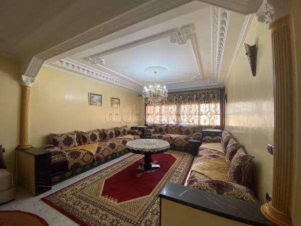موقع شقة في النرجس. 3 غرف مريحة. نظام الصحن وقاعة مغربية
