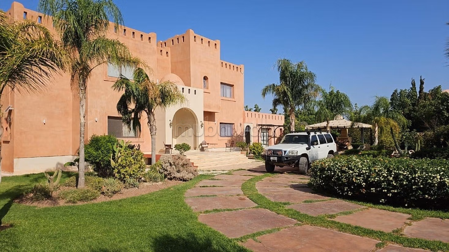 Villa d’Exception à 20min du Centre Ville – Cadre Luxueux et Calme Absolu 
Située à seulement 17 km du centre ville, avec un accès facile à 50 mètres de la route principale,