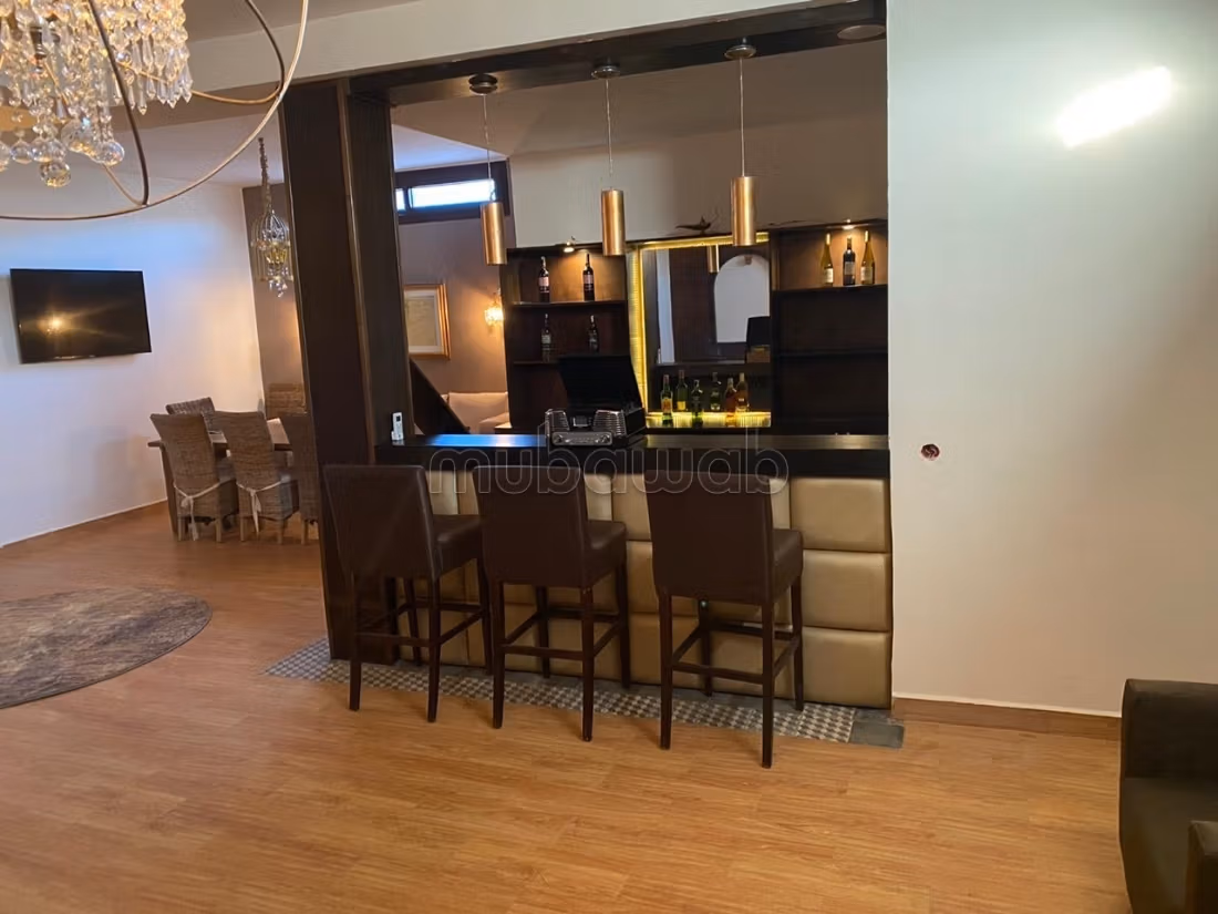 Villa d’Exception à 20min du Centre Ville – Cadre Luxueux et Calme Absolu 
Située à seulement 17 km du centre ville, avec un accès facile à 50 mètres de la route principale, — 4