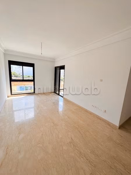 3 empty rooms CFC WITH A BEAUTIFUL VIEW