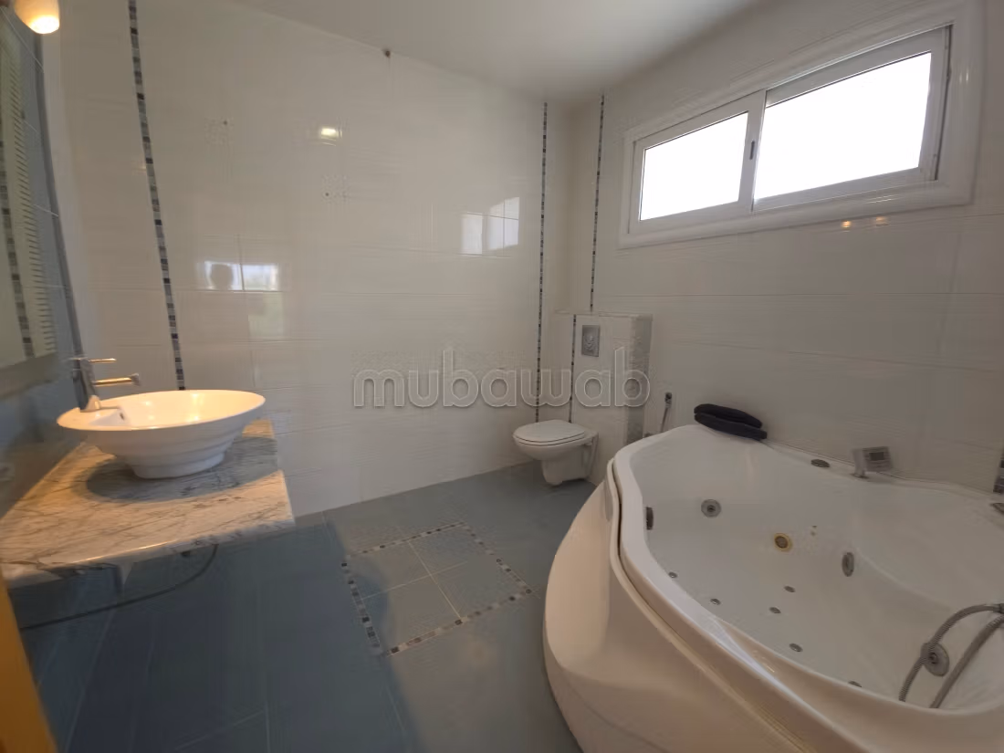 À vendre – Superbe villa S6 avec piscine à Chotrana 2, La Soukra