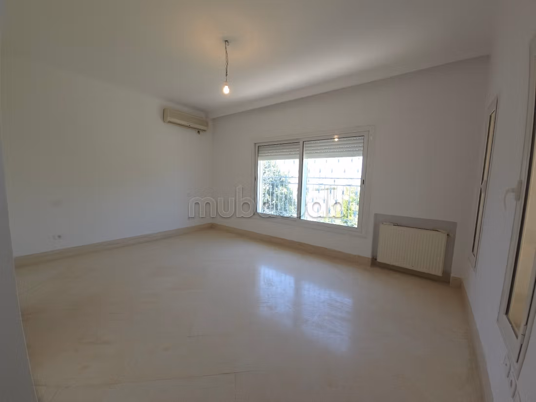 À vendre – Superbe villa S6 avec piscine à Chotrana 2, La Soukra