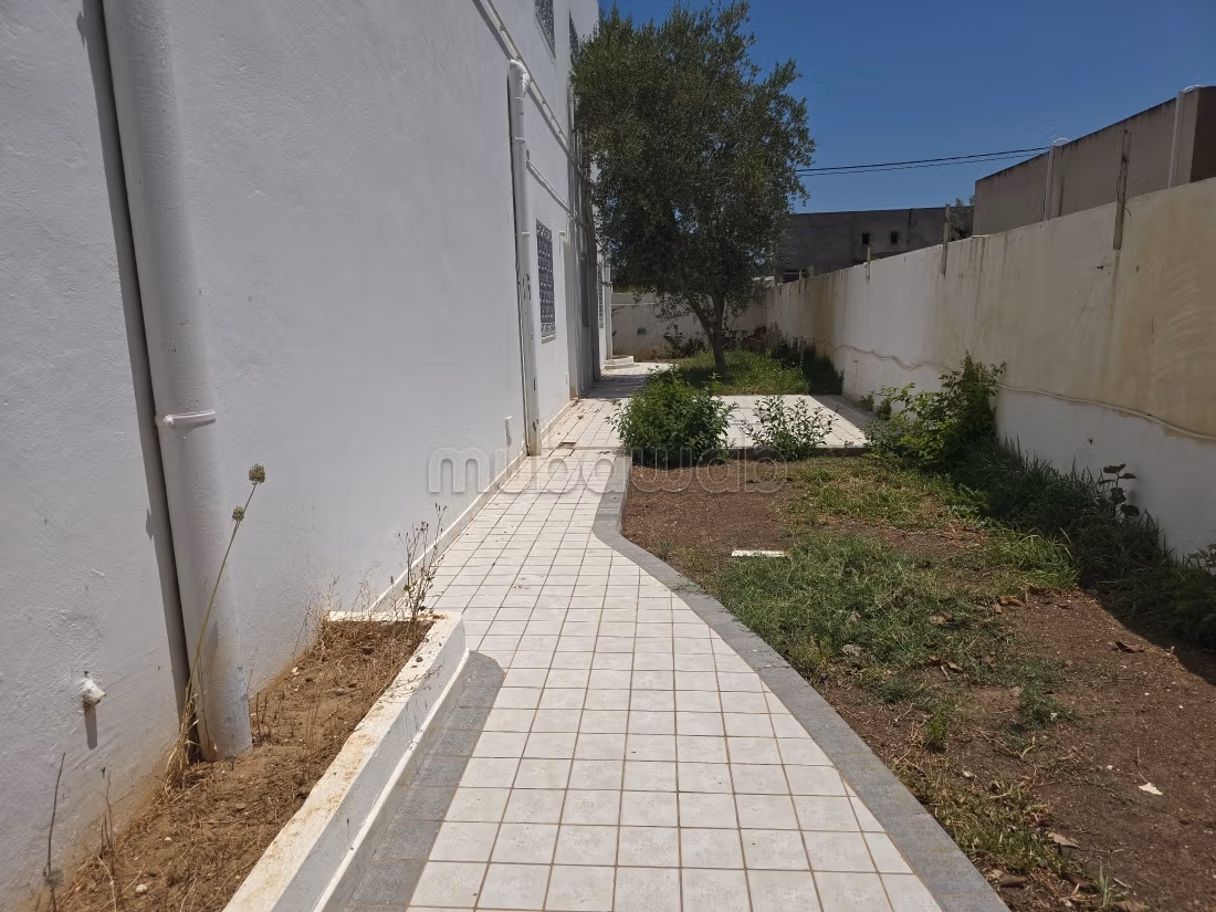 À vendre – Superbe villa S6 avec piscine à Chotrana 2, La Soukra