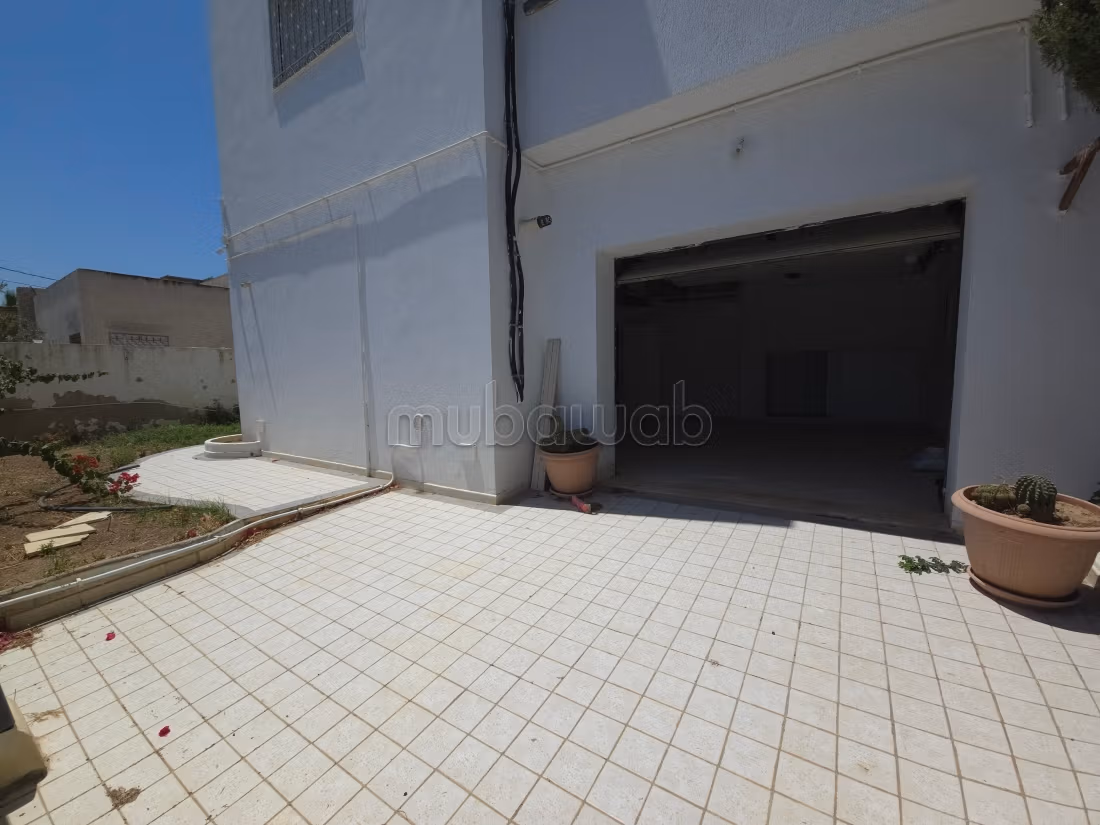 À vendre – Superbe villa S6 avec piscine à Chotrana 2, La Soukra