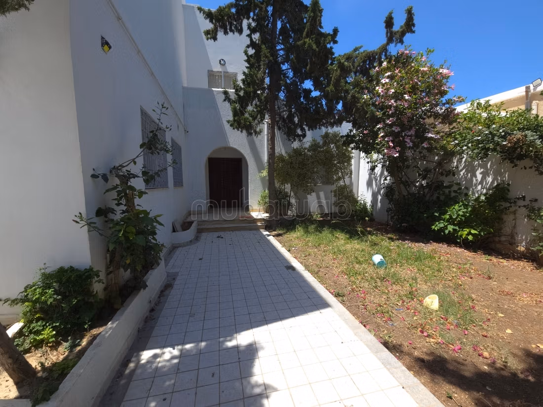 À vendre – Superbe villa S6 avec piscine à Chotrana 2, La Soukra