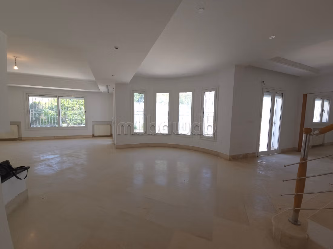 À vendre – Superbe villa S6 avec piscine à Chotrana 2, La Soukra